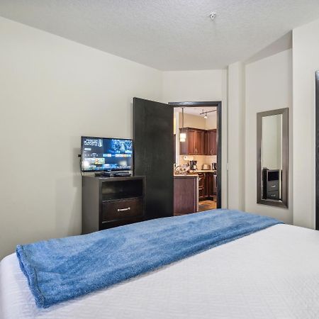 Cozy One Bedroom Condo With Indoor Pool And Hottub Канмор Экстерьер фото