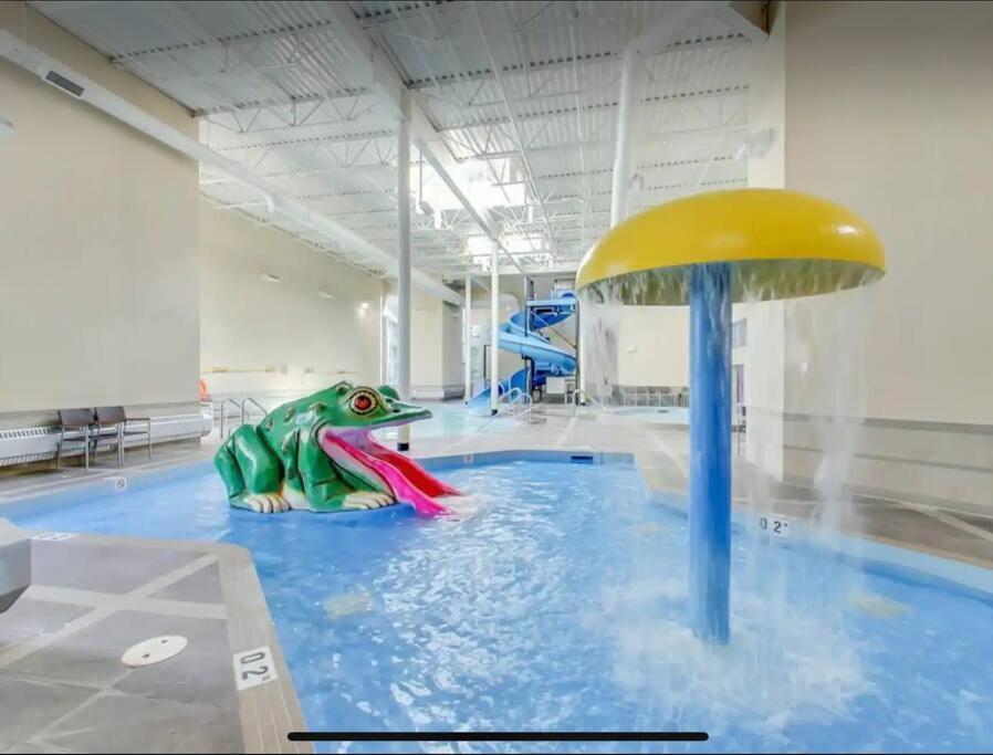 Cozy One Bedroom Condo With Indoor Pool And Hottub Канмор Экстерьер фото