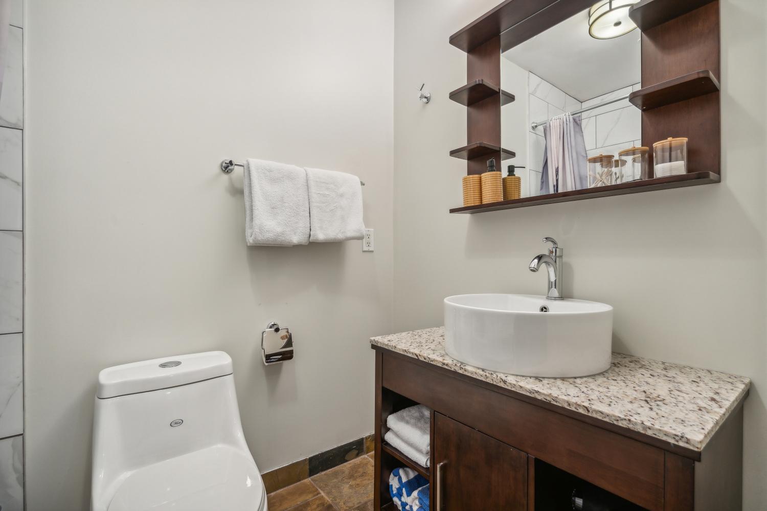Cozy One Bedroom Condo With Indoor Pool And Hottub Канмор Экстерьер фото